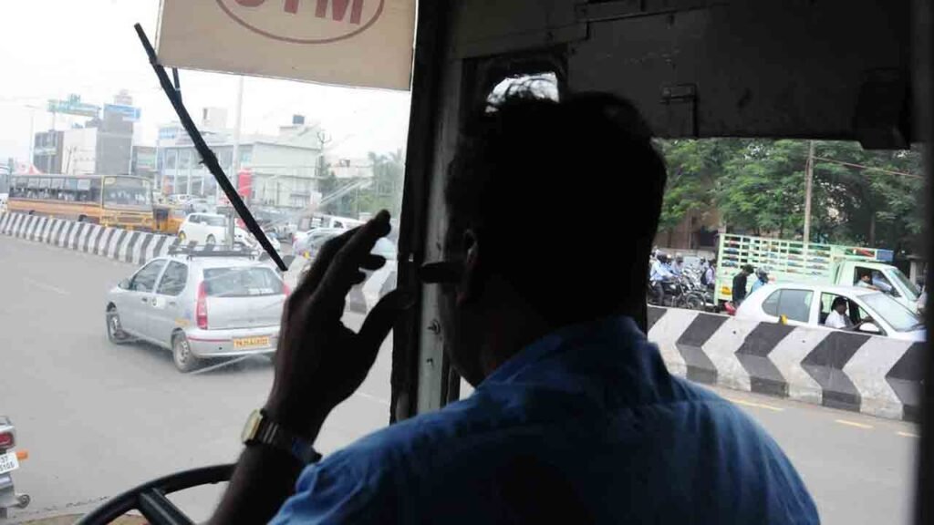 Motorists Using Phones While Driving To Face Rs. 1,000 Fine In Hyderabad