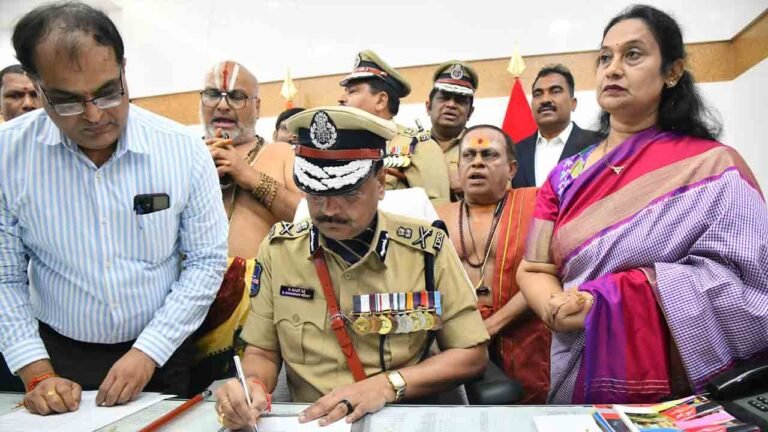 Shivadhar Reddy Takes Charge As New DGP Of Telangana