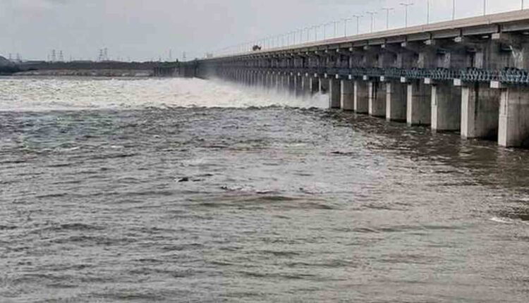 Heavy Flood Water At Sripada Yellampalli Project: 8 Gates Lifted