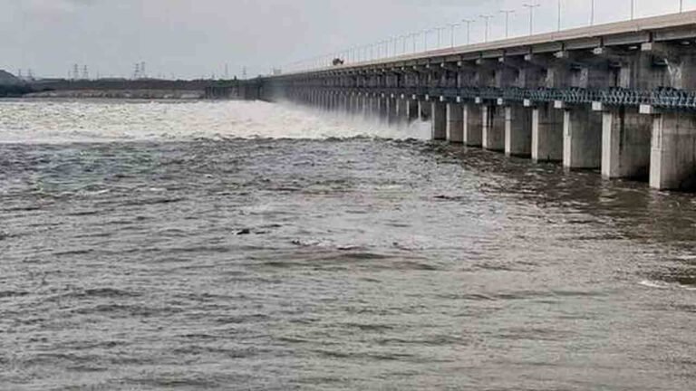 Heavy Flood Water At Sripada Yellampalli Project: 8 Gates Lifted