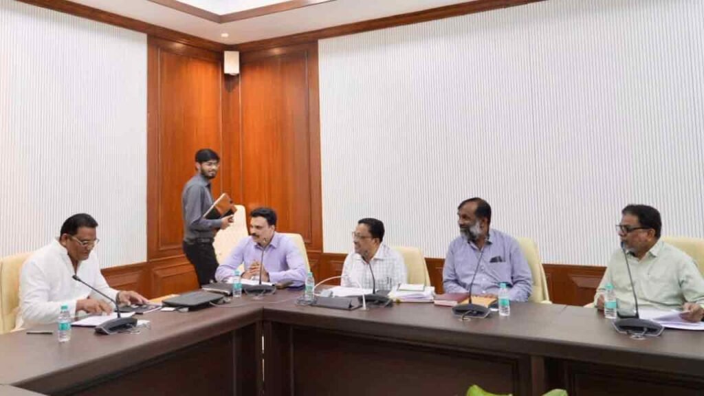 Azharuddin reviews Waqf Board; Umeed portal 