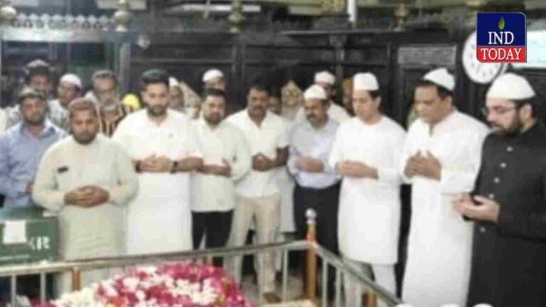 Azharuddin Offers Prayers at Dargah Hazrat Khwaja Banda Nawaz in Kalaburagi