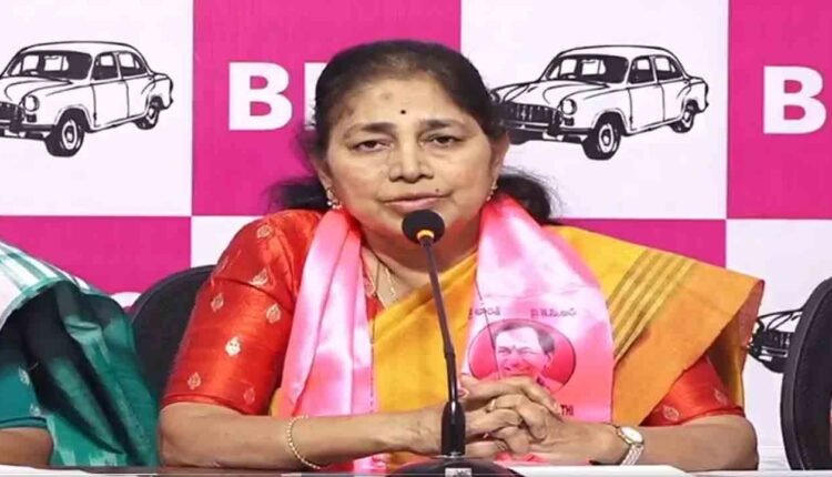 Gongidi Sunitha Warns Kavitha Over Criticism of BRS