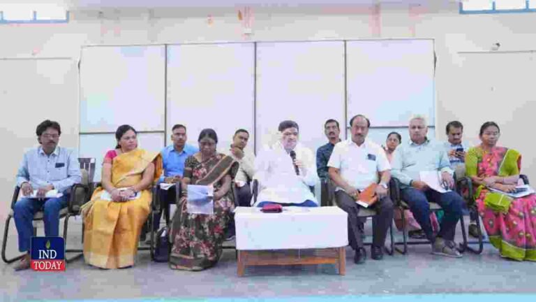 Ponnam Prabhakar Urges Fertilizer Supply to Farmers
