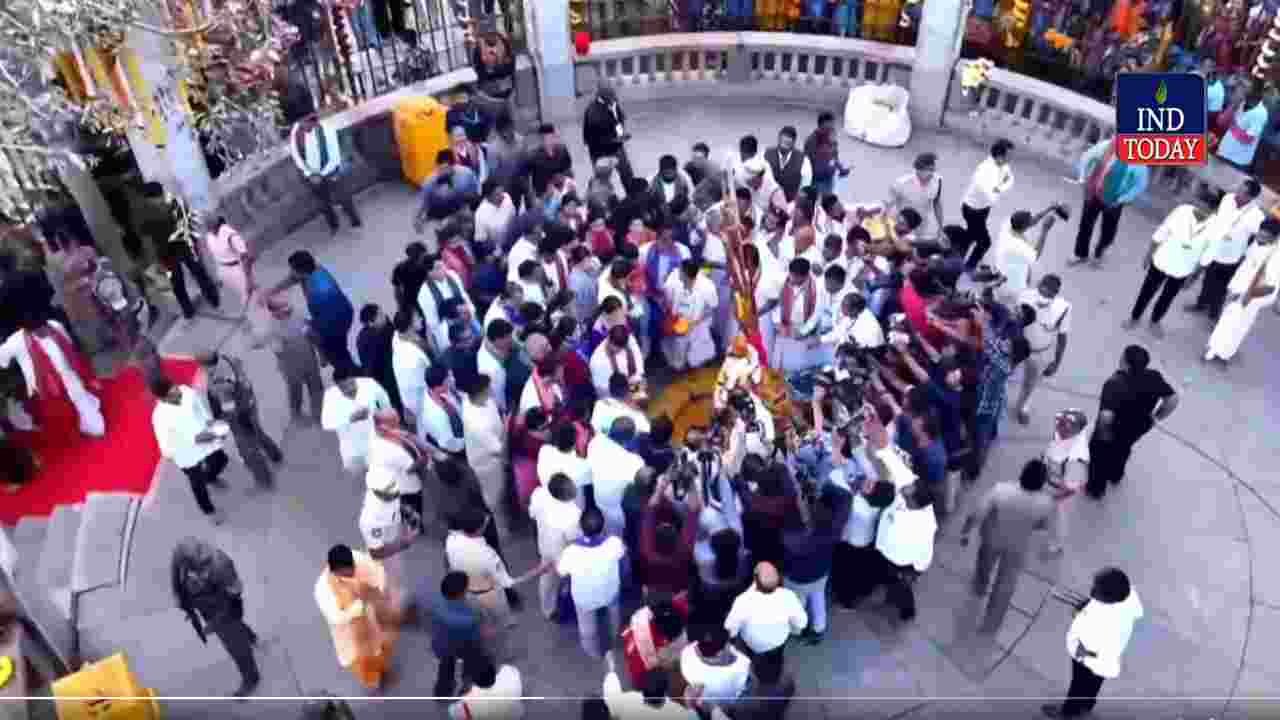 Revanth Reddy Medaram Visit,