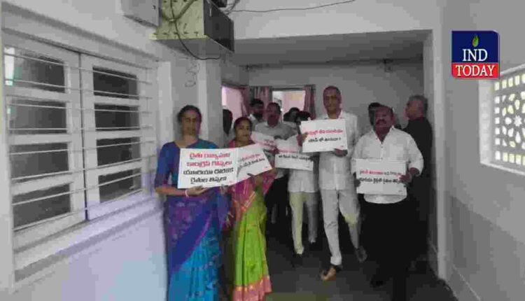 Urea Shortage BRS Protests in Telangana Assembly