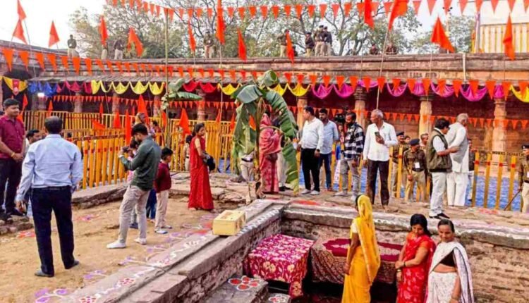 Basant Panchami Puja Held At Bhojshala In MP'S Dhar Amid Heavy Security