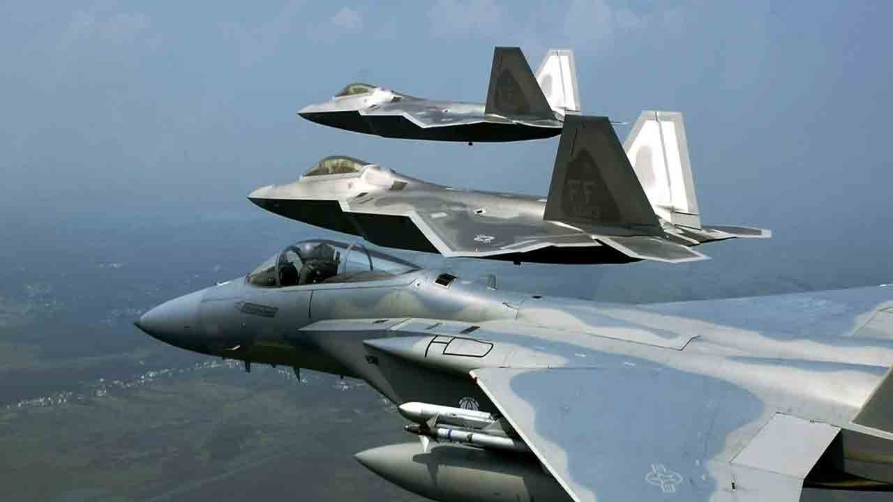 British-French Warplanes Strike IS Weapons Site In Syria