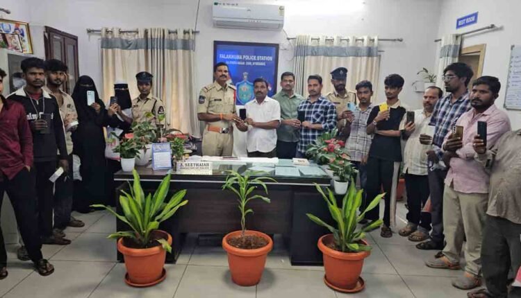 Mobile Phone Recovery Drive Recovers 20 Devices in Old City