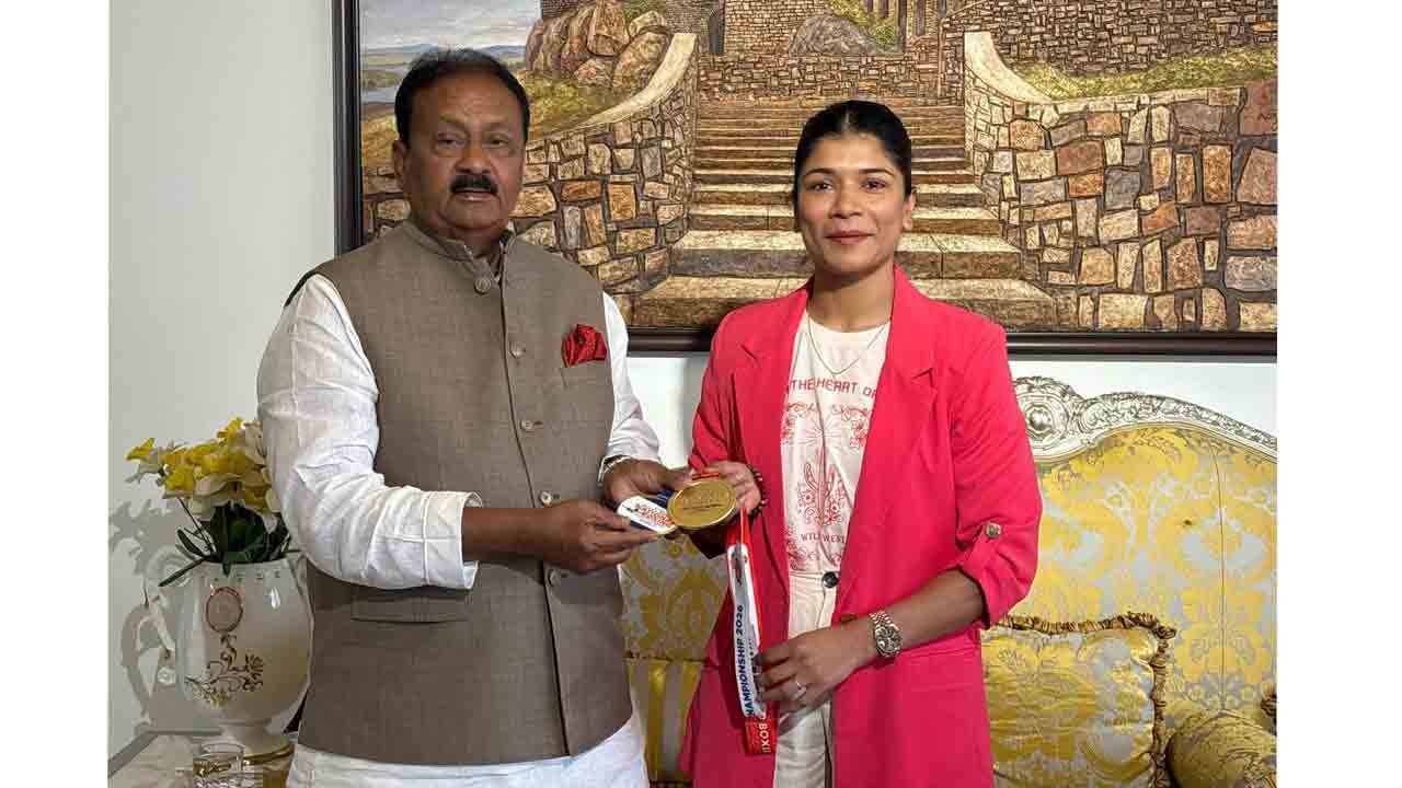 Nikhat Zareen Meets Shabbir Ali After National Gold