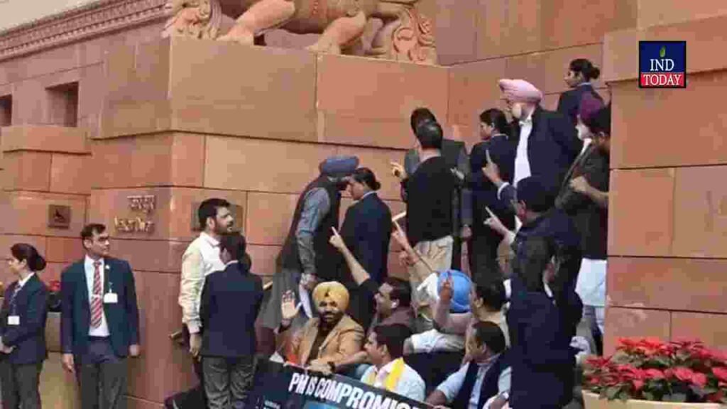 ‘My traitor friend’ Rahul Gandhi takes a dig at MoS Ravneet Bittu outside Lok Sabha