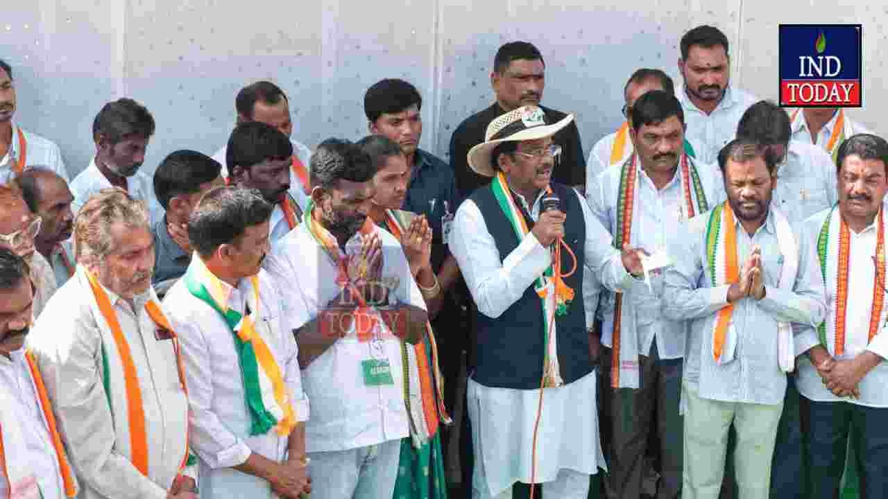 KCR Family Dispute Over Assets: Vivek Venkatswamy