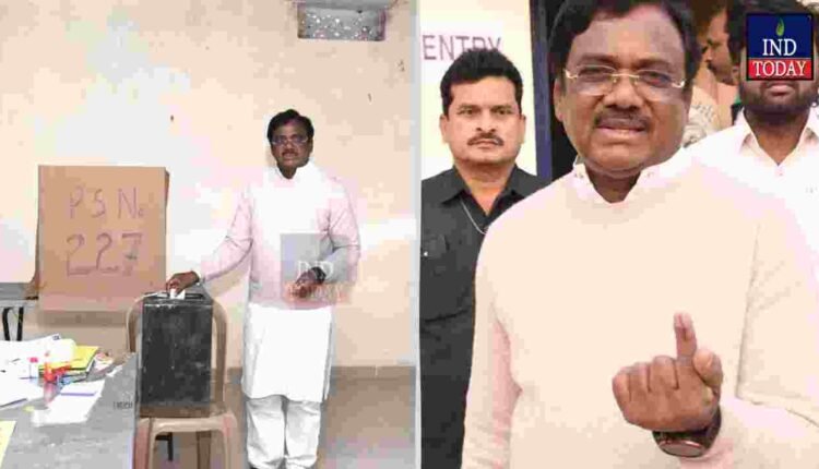 Gaddam Vivek Venkataswamy Votes In Mancherial