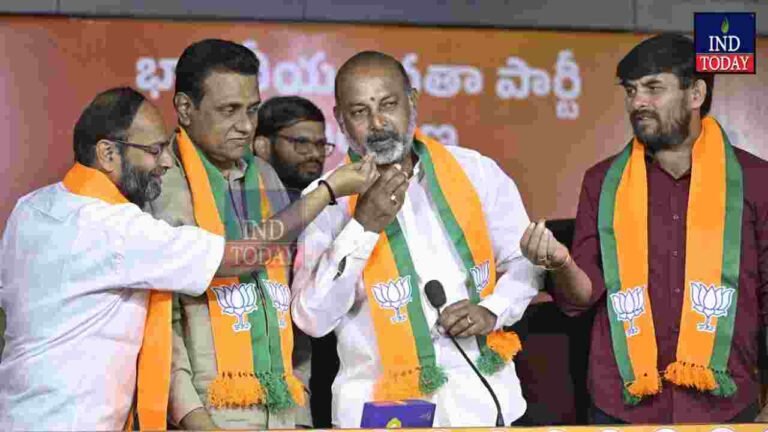 Karimnagar Municipal Corporation Mayor Post Triggers Political Tussle