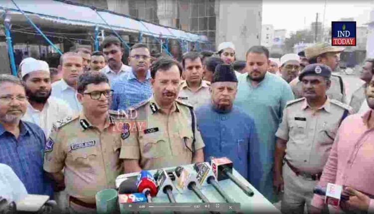 Hyderabad CP Reviews Ramzan Security At Makkah Masjid