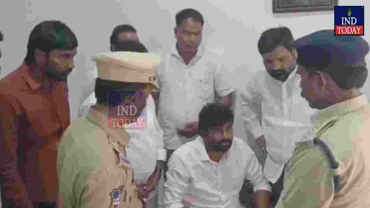 Kyathanpalli Bandh: Police at Balka Suman Residence