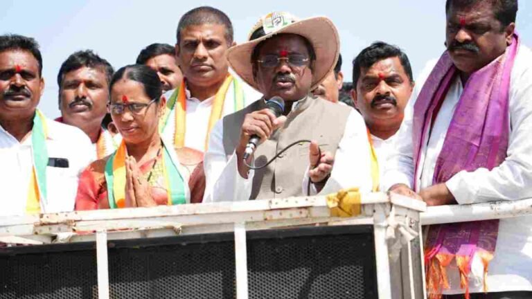 Dubbaka Municipal Elections: Vivek Venkatswamy Attacks BRS