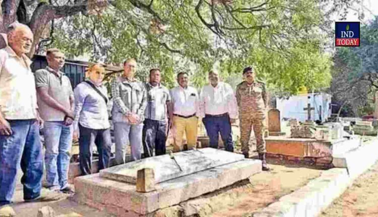 British Man Finds Great Grandfather Grave in Hyderabad After 19 Year Search