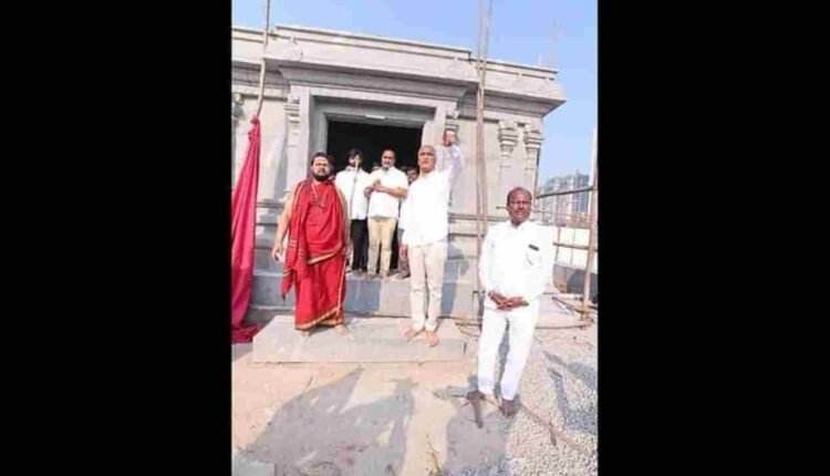 Atempt To Vacate Rajashyamala Temple In Kokapet: Harish Is Angry