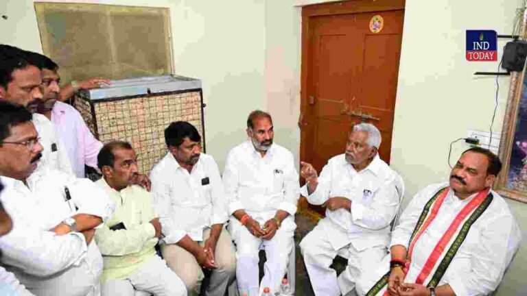 Jeevan Reddy Congress leaders hold talks