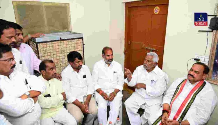 Jeevan Reddy Congress leaders hold talks