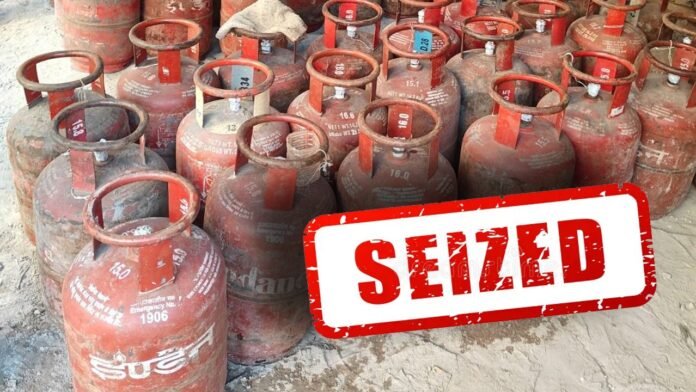 Commercial Cylinder Racket In Hyderabad: Each Cylinder Costs Rs. 6 Thousand: 400 Cylinders Seized