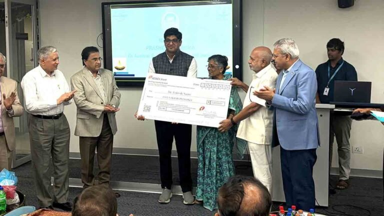 Dr Lokesh Saini Wins Aashrai Gudlavalleti Award