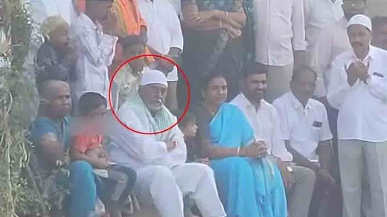 Jeevan Reddy Ramadan Prayers Spark Political Buzz