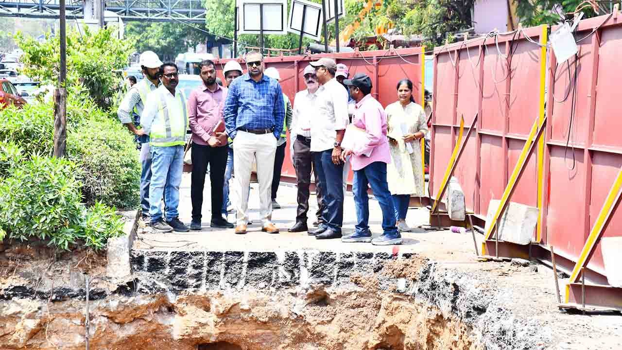 GHMC Commissioner Reviews KBR Park Flyover Works
