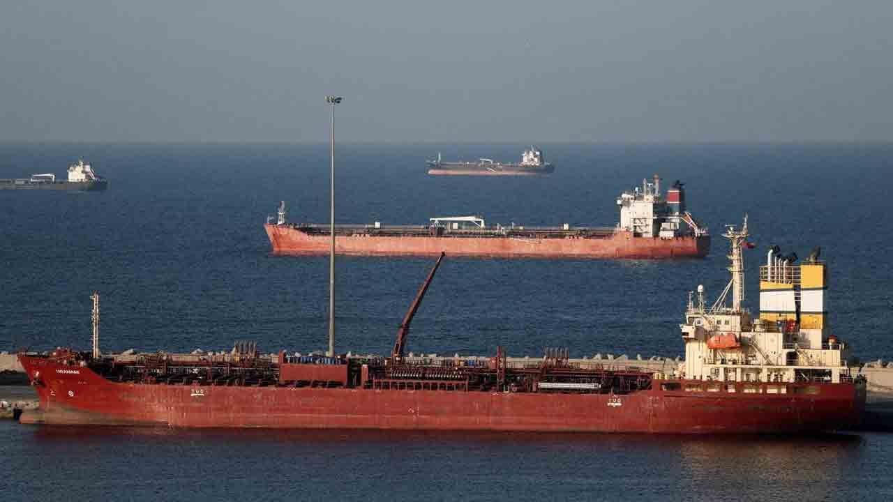 Iran Sends Back Pakistani Ship From Hormuz Strait