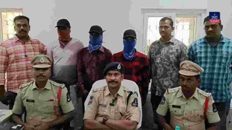 Hyderabad Mobile Snatchers Arrested, Recover 10 Phones
