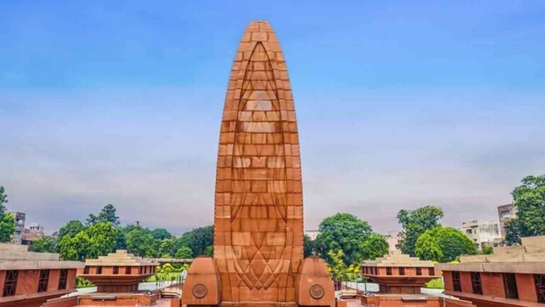 Leaders Pay Tribute On Jallianwala Bagh Anniversary