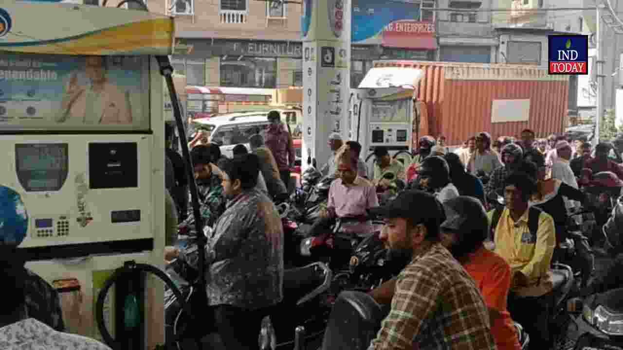 Fuel Rationing Introduced At Hyderabad Petrol Bunks