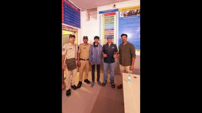 Bahadurpura Police Reunites Missing Intermediate Student With Family 