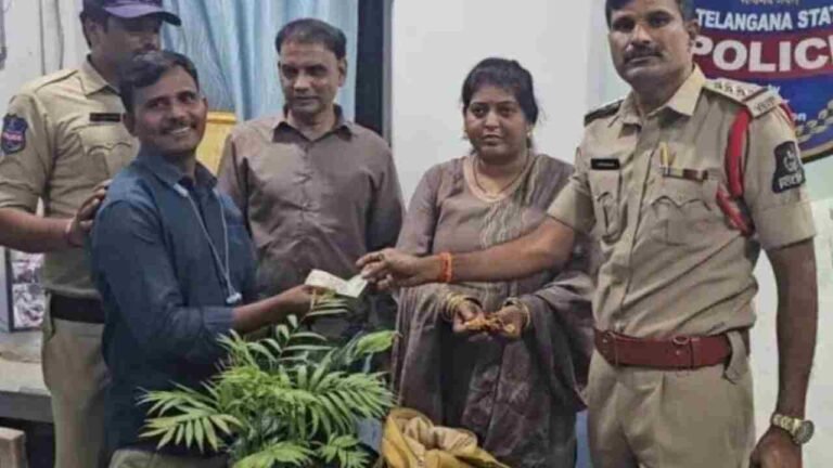 Saifabad Police Recover Lost Gold in One Hour, Honour Auto Driver