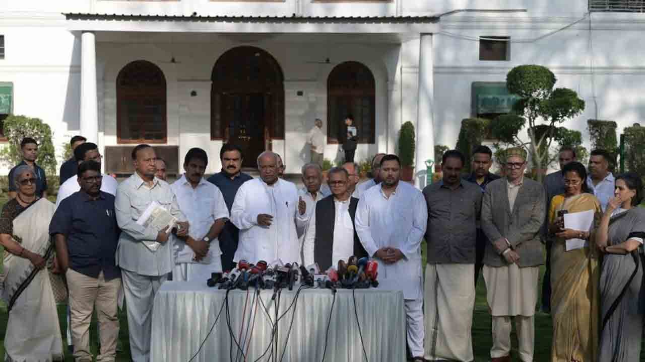Opposition Divided Over Delimitation Bill, Congress Urges Attendance