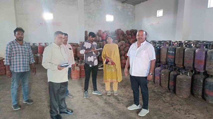 Crackdown On Illegal Gas Cylinder Storage In Telangana; Cylinders Worth ₹1.5 Crore Seized