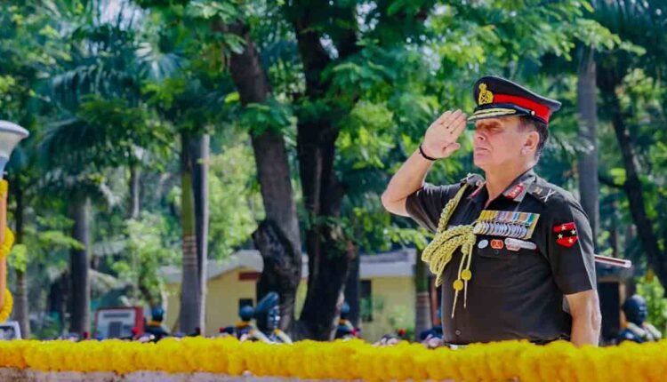 Lt Gen Dhiraj Seth Relinquishes Southern Command