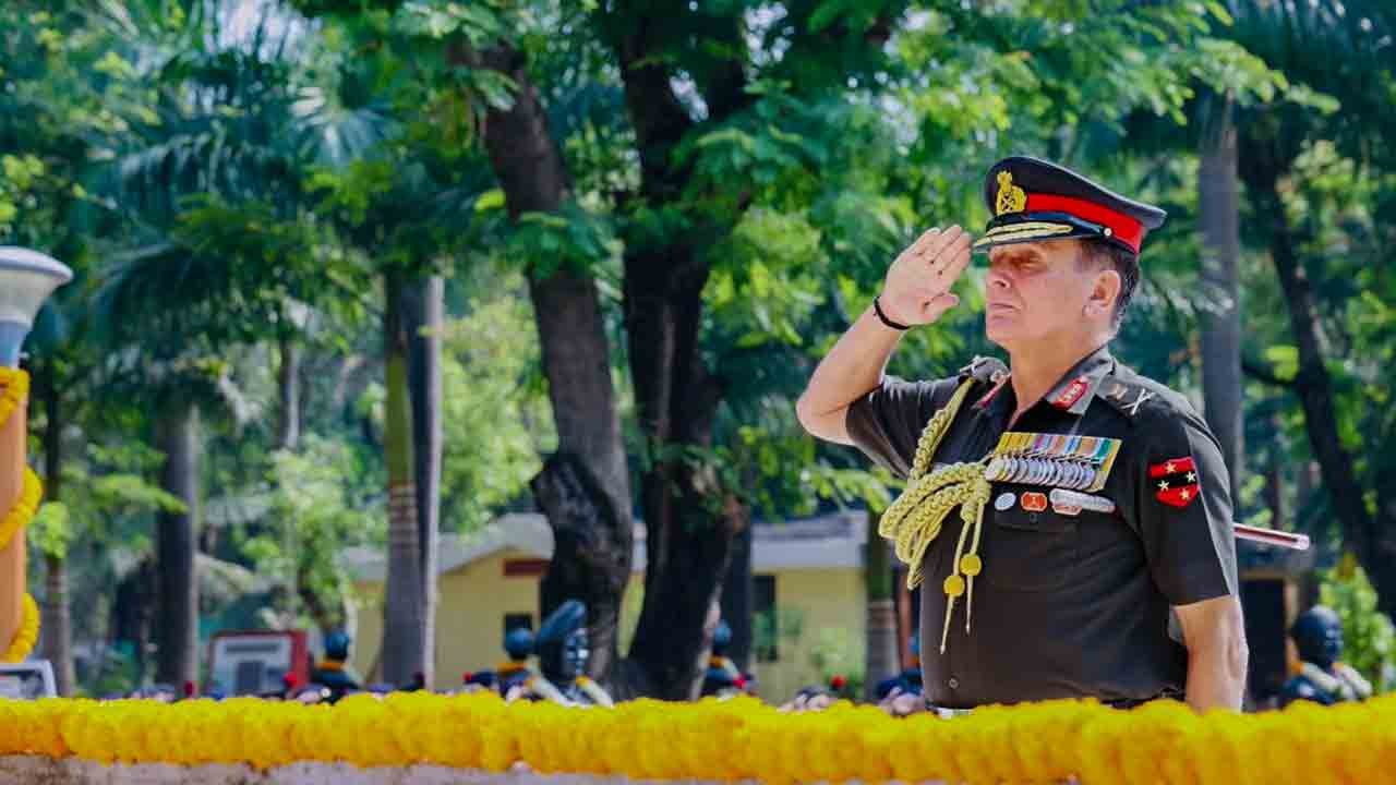 Lt Gen Dhiraj Seth Relinquishes Southern Command