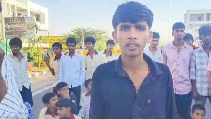 Kodipalli Tribal Gurukul Students On Road In Protest For Not Providing Quality Food