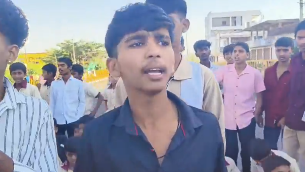 Kodipalli Tribal Gurukul Students On Road In Protest For Not Providing Quality Food