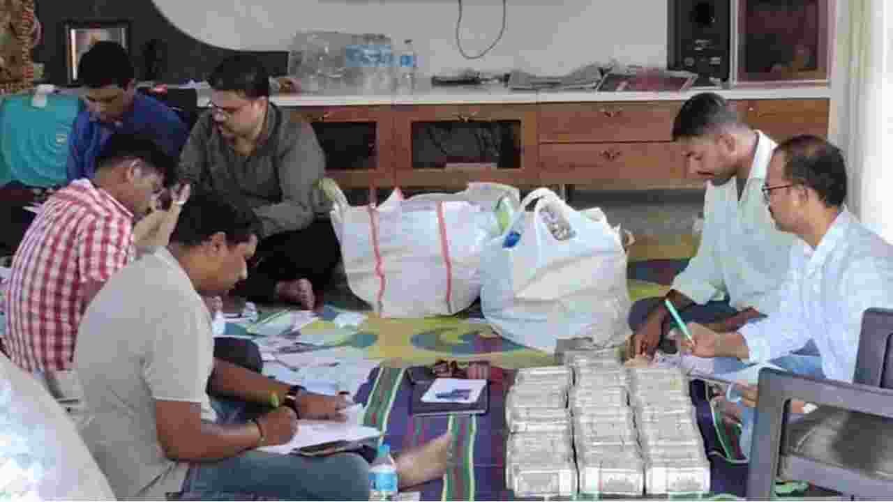 WATCH: ACB Raids Water Board GM Properties in Hyderabad
