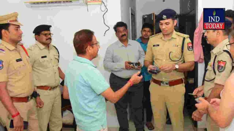 Karimnagar CP Conducts Surprise Checks At Jewellery Shops And Lodges