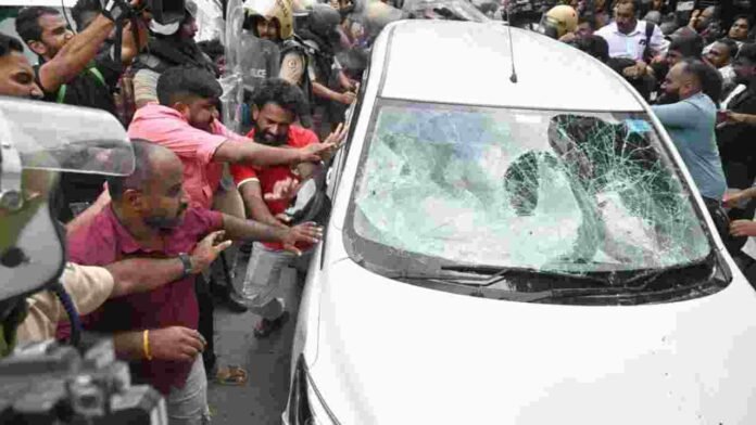 Protesters Attack ED Vehicle During Searches Near Pinarayi Vijayan’s Residence