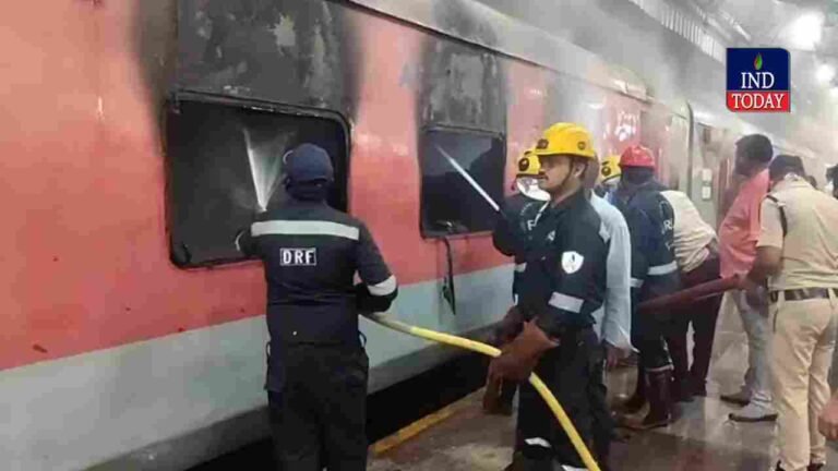 Fire Breaks Out in Hyderabad Jaipur Express at Nampally