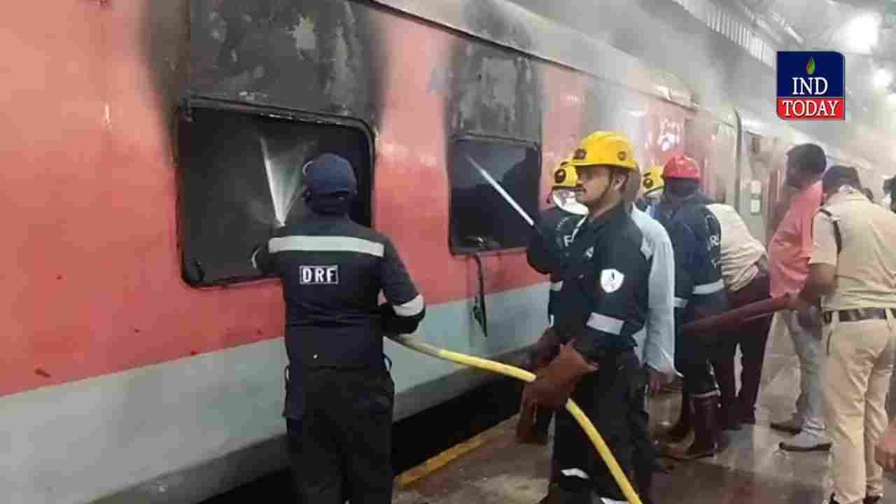 Fire Breaks Out in Hyderabad Jaipur Express at Nampally