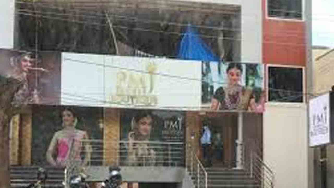 Karimnagar PMJ Jewellery Robbery Suspects Traced To Bengal