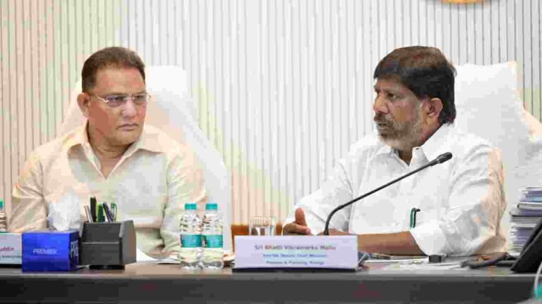 Azharuddin Seeks 20 Minority Degree Colleges, New Hajj House