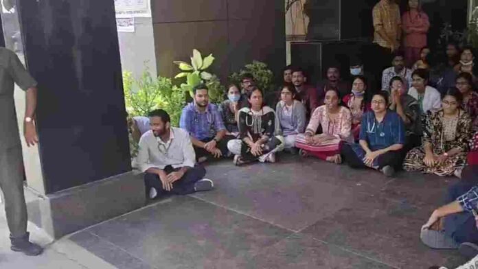 Niloufer Hospital PG Doctors Protest After Alleged Assault