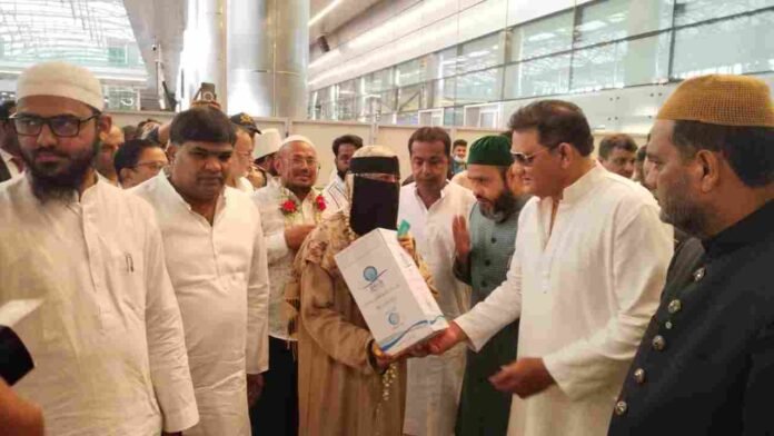 Azharuddin Welcomes Returning Hajj Pilgrims In Hyderabad